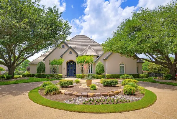 a view of a house with outdoor space