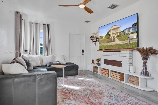 $3,200 | 1129 10th Street, West Palm Beach, FL 33401