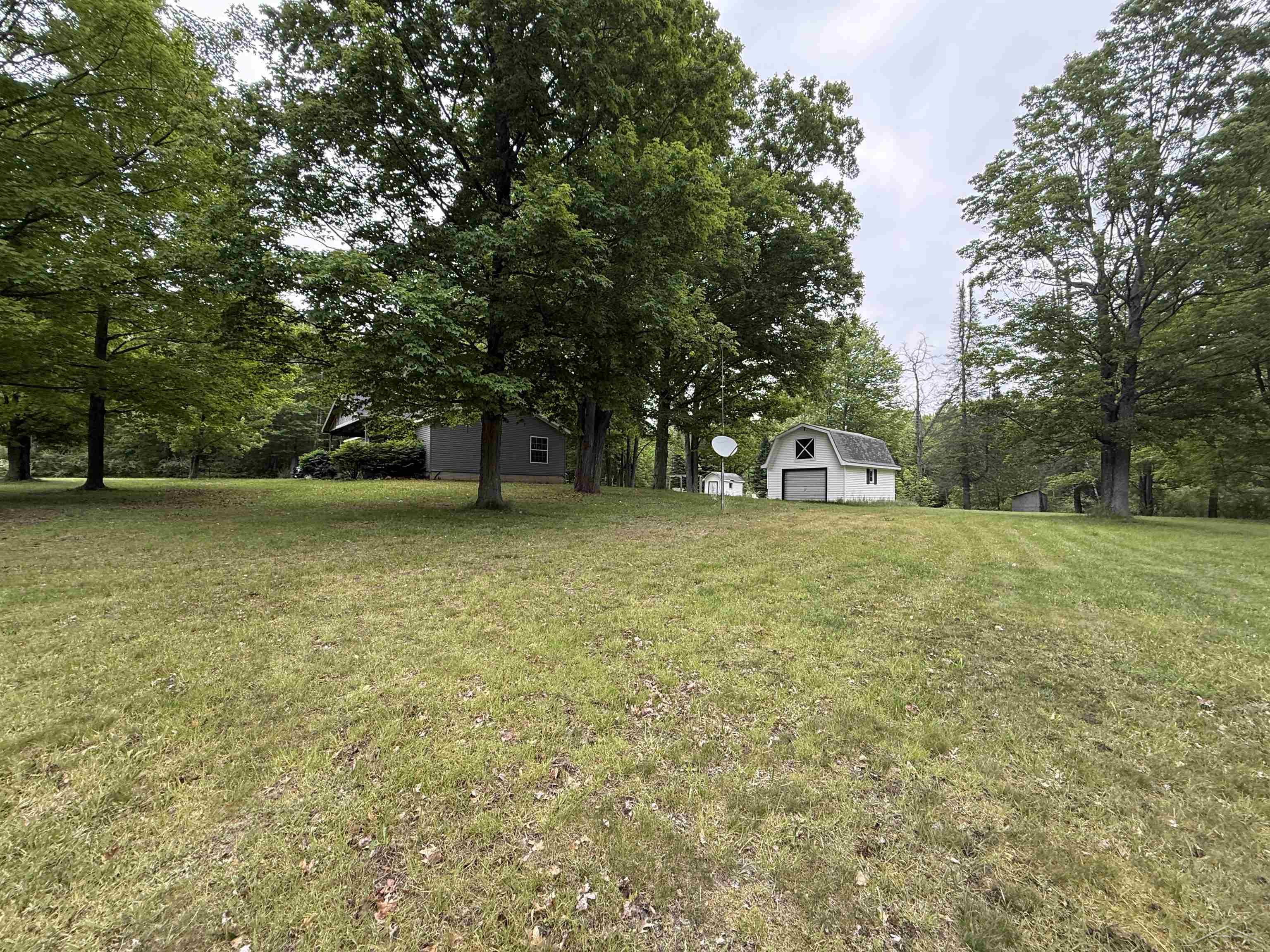 10263 Maple Valley Road Gladwin, MI 48624 - Photo 4 of 35