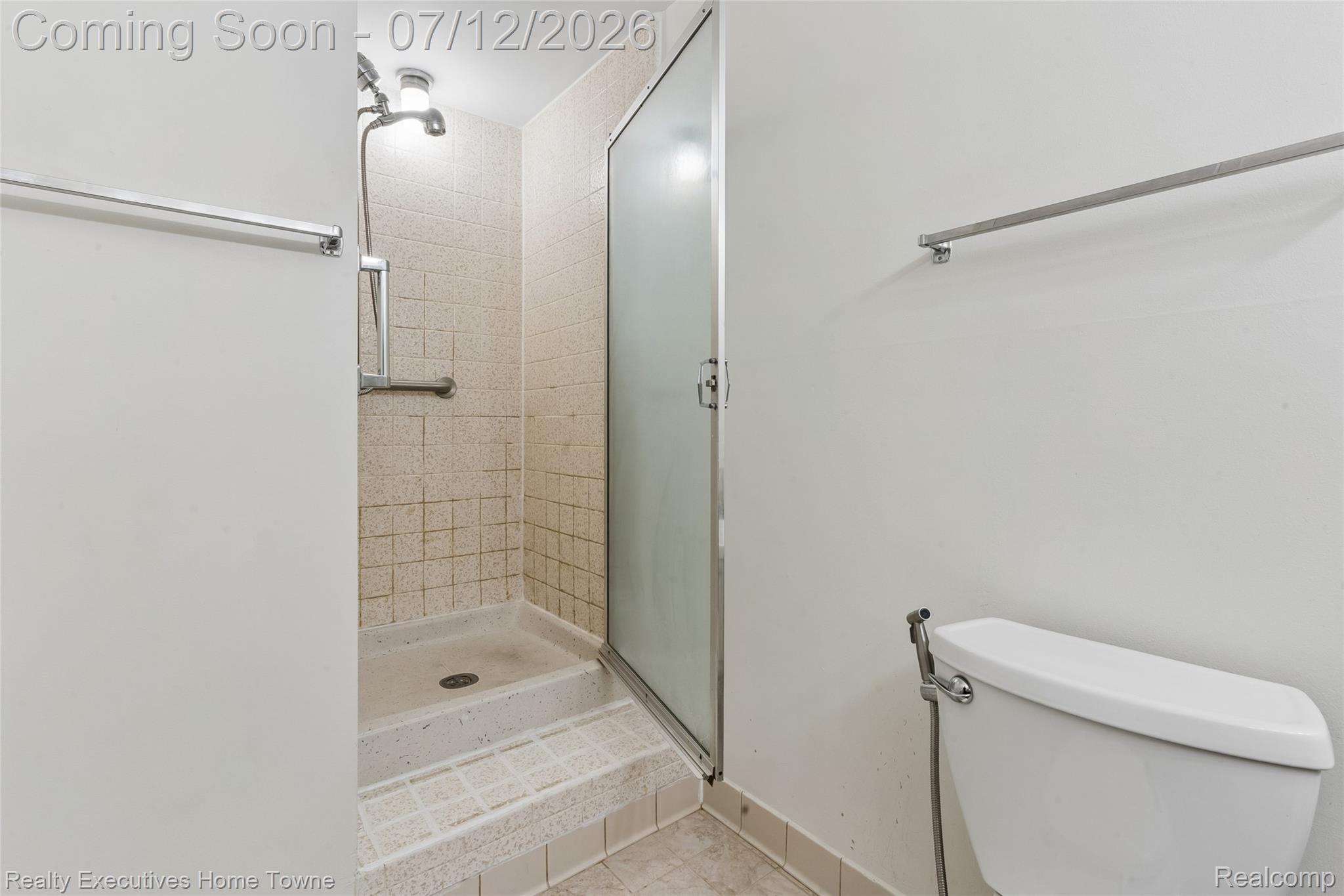 1077 Willow Grove Court Rochester, MI 48307 - Photo 20 of 34 Bathroom