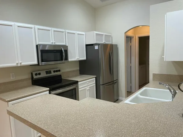 $2,500 | 435 Southwest Lakota Avenue, Port St. Lucie, FL 34953