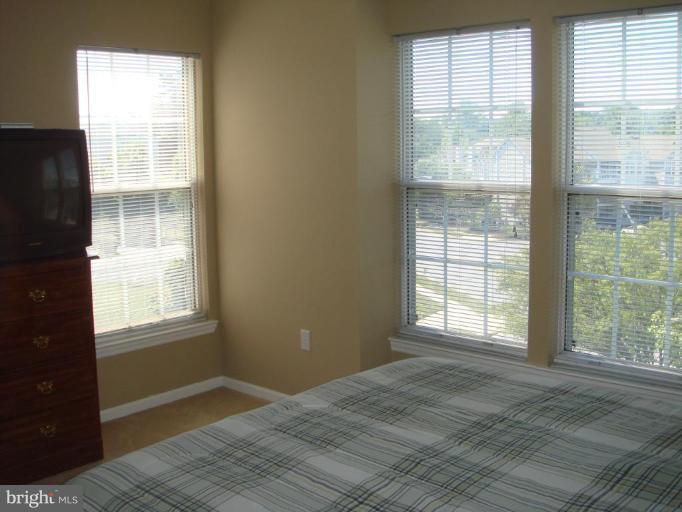 6470 Greenfield Road, Unit 1107 Elkridge, MD 21075 - Photo 4 of 7 lots of light