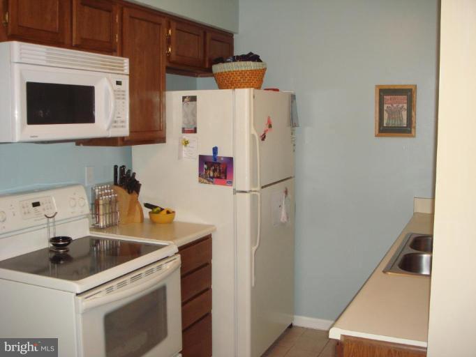 6470 Greenfield Road, Unit 1107 Elkridge, MD 21075 - Photo 6 of 7 updated appliances, convection oven range