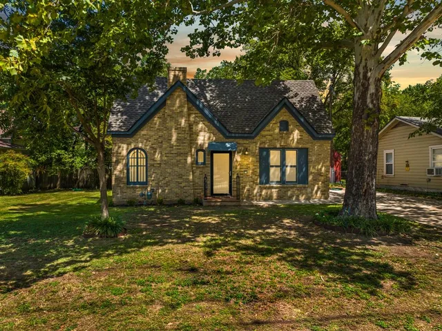 $1,799 | 323 East Franklin Street, Hillsboro, TX 76645