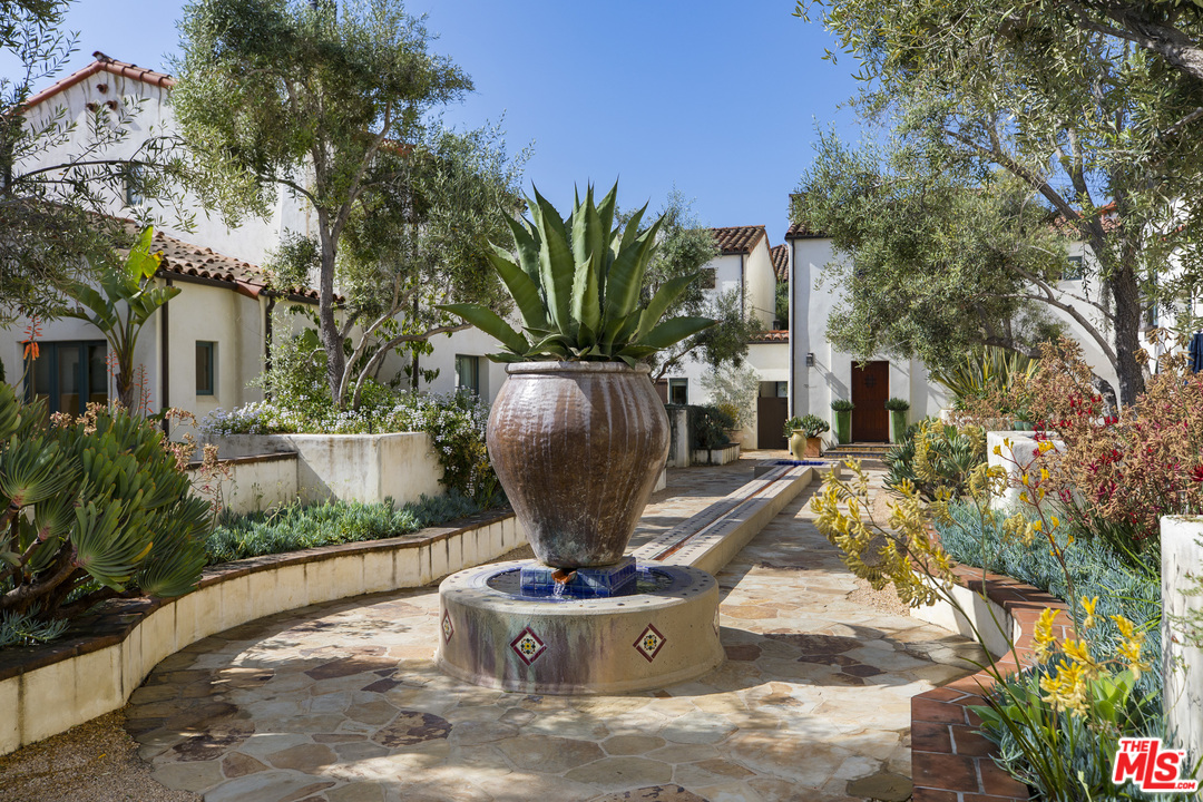 1011 Rinconada Road, Unit E Santa Barbara, CA 93101 - Photo 6 of 39