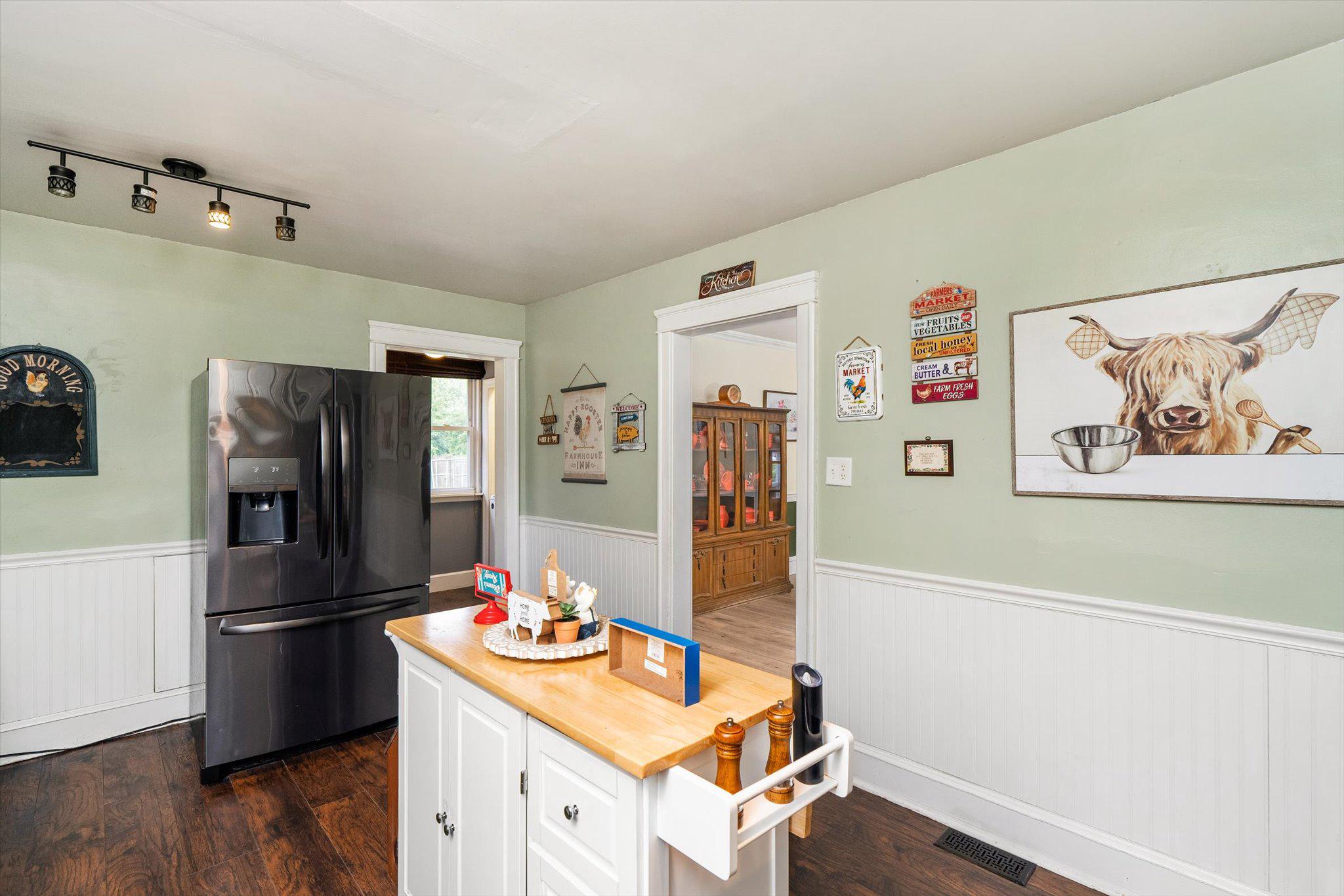 32 Lincoln Avenue Clementon, NJ 08021 - Photo 13 of 32 Charming kitchen with rustic accents.