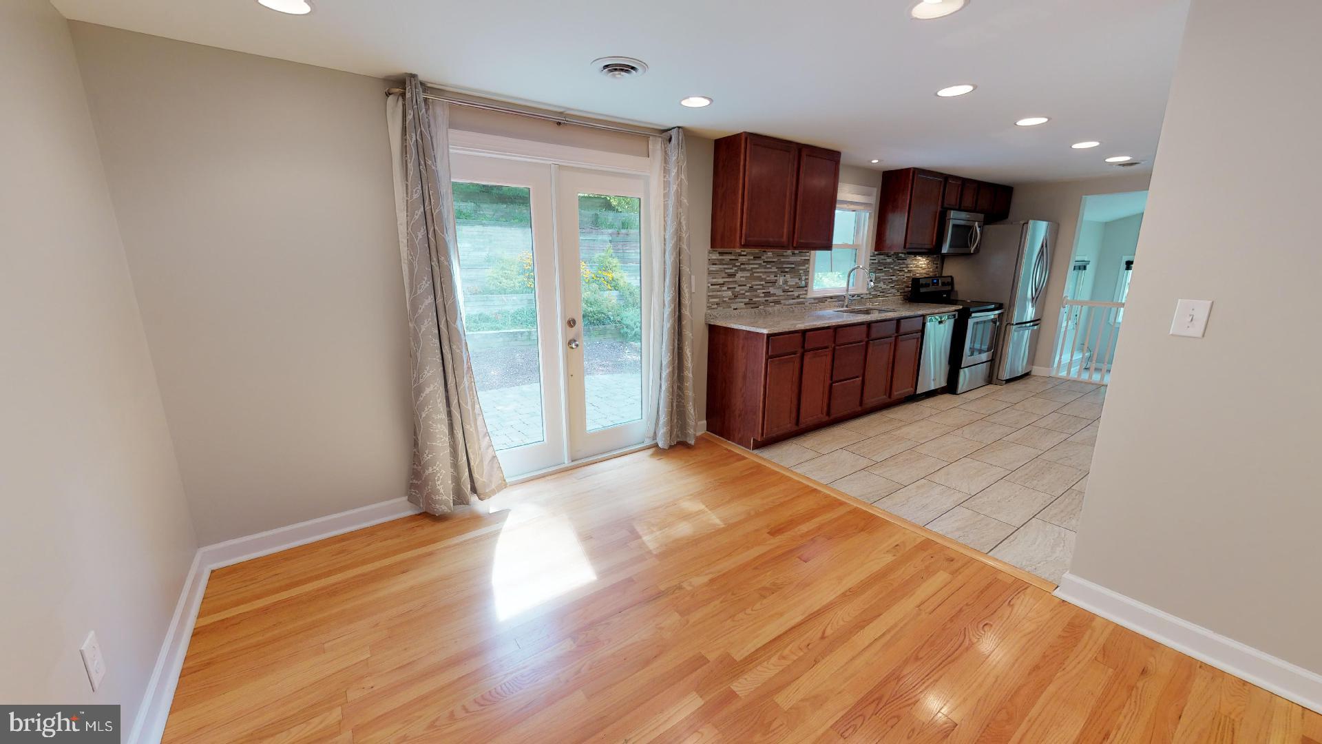 7647 Dollyhyde Road Mount Airy, MD 21771 - Photo 13 of 40 Dining Room