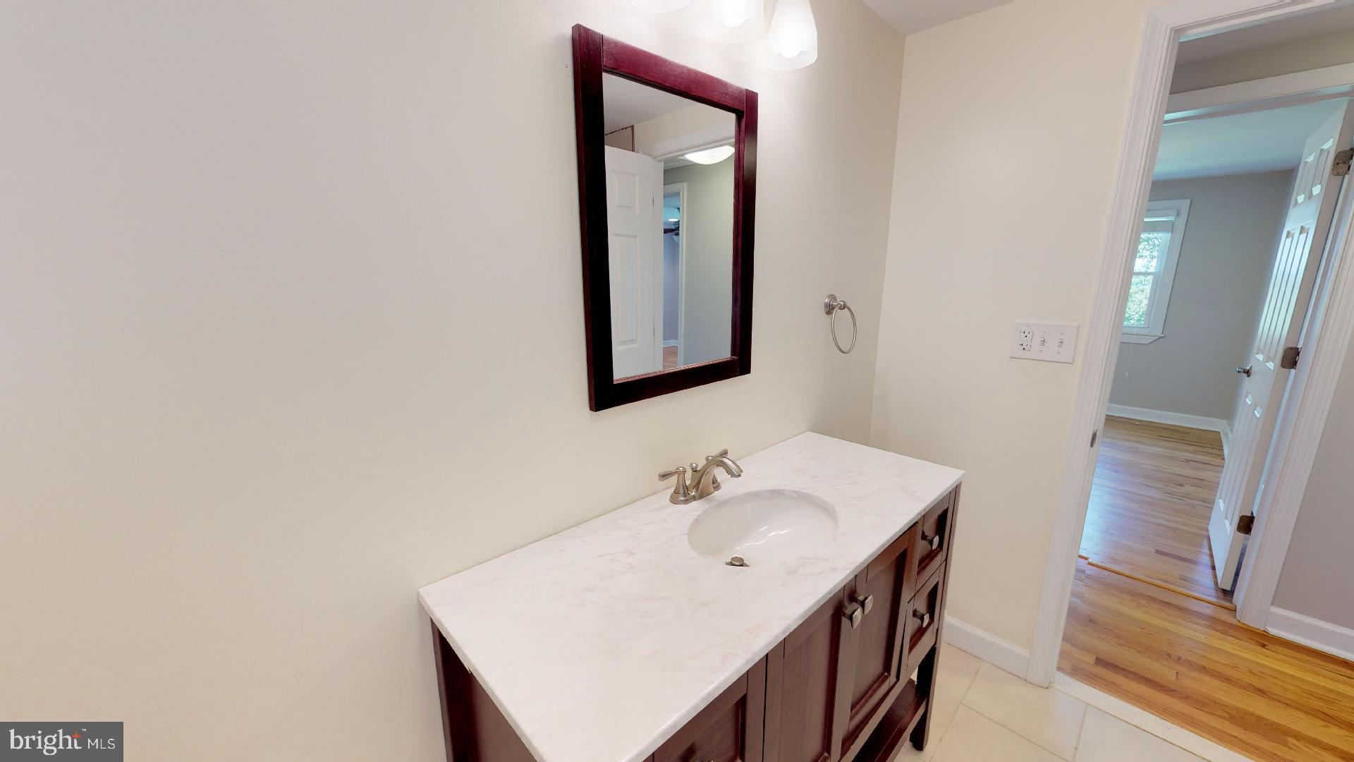 7647 Dollyhyde Road Mount Airy, MD 21771 - Photo 18 of 40 Hall Bath