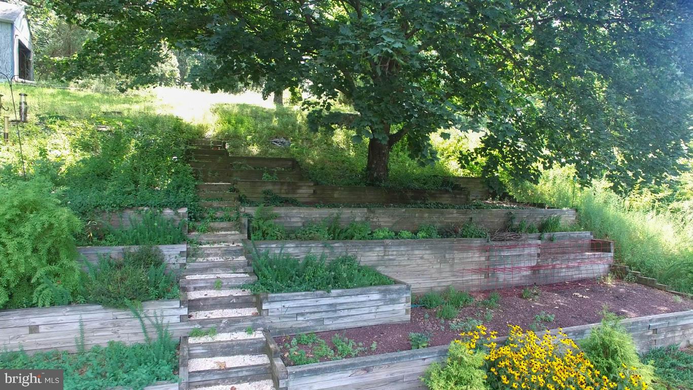7647 Dollyhyde Road Mount Airy, MD 21771 - Photo 31 of 40 Terraced garden beds
