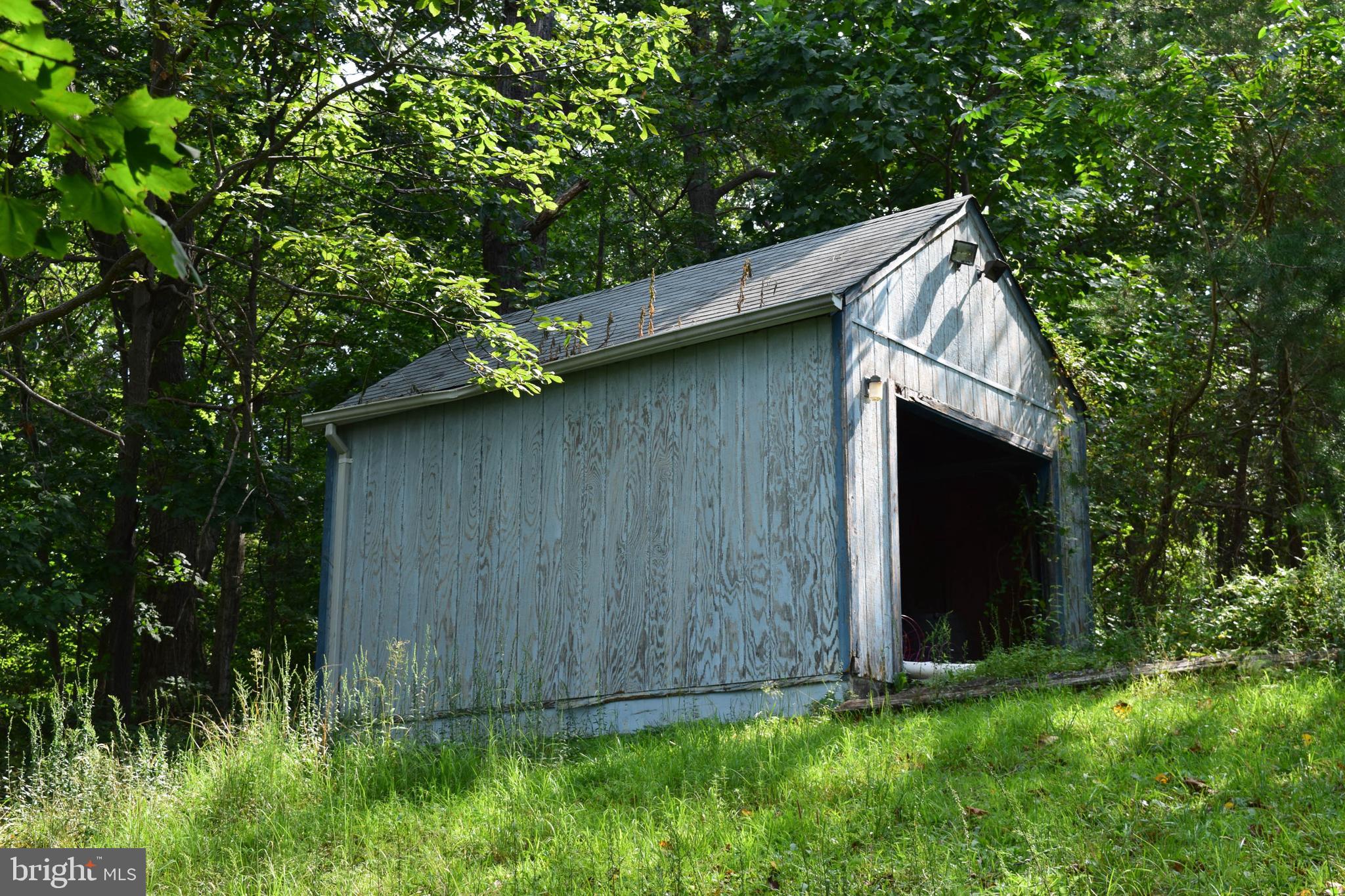 7647 Dollyhyde Road Mount Airy, MD 21771 - Photo 32 of 40 Shed at back of property