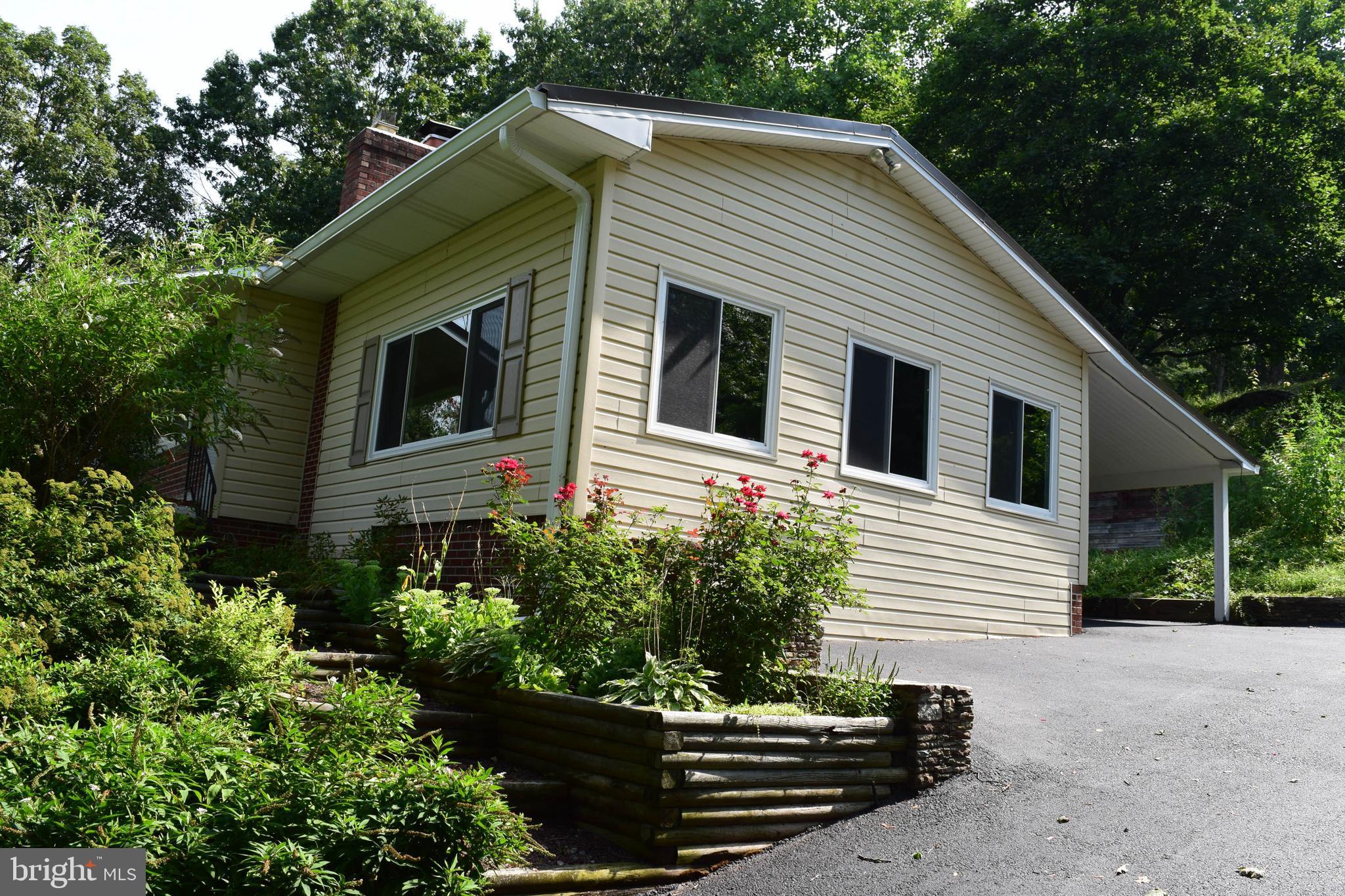 7647 Dollyhyde Road Mount Airy, MD 21771 - Photo 5 of 40 Gallery Image 5