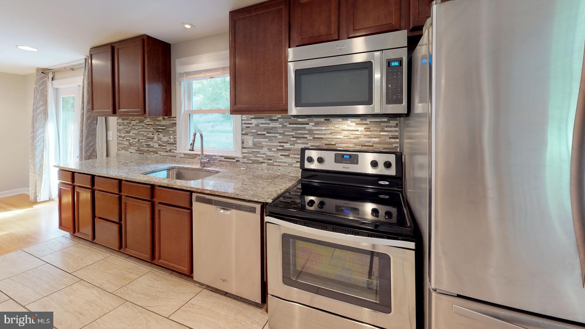 7647 Dollyhyde Road Mount Airy, MD 21771 - Photo 7 of 40 Updated kitchen