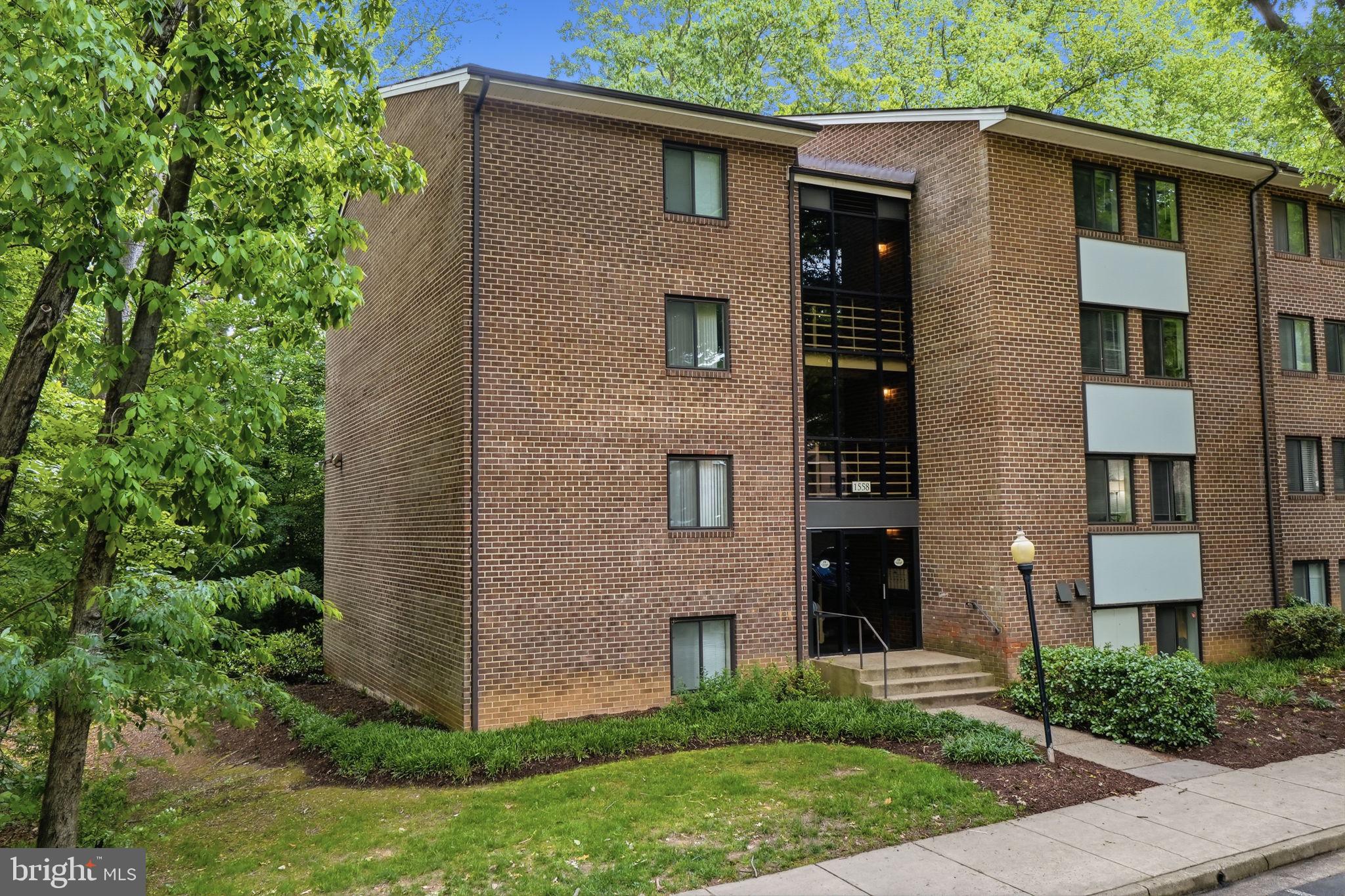 1558 Northgate Square, Unit 32B Reston, VA 20190 - Photo 3 of 24
