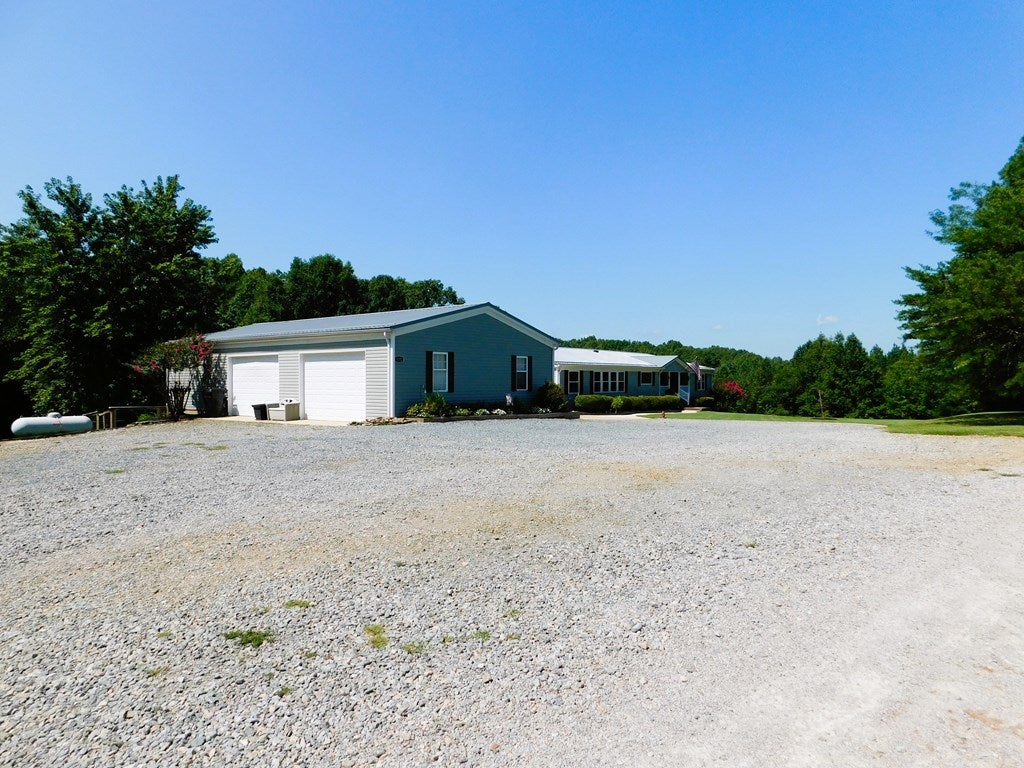 3152 Beulah Road Nathalie, VA 24577 - Photo 47 of 75 Left side view