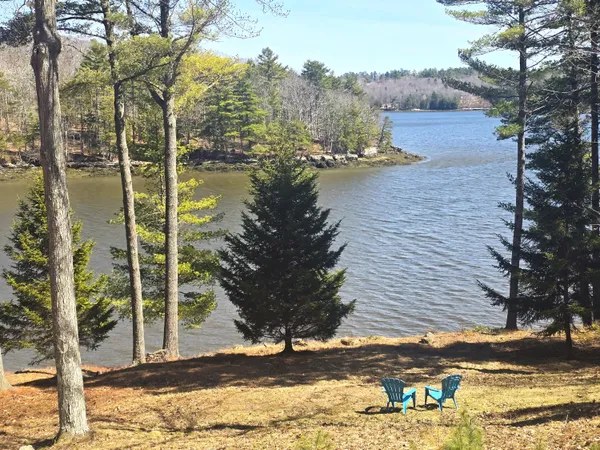 $850,000 | 208 Youngs Point Road, Wiscasset, ME 04578