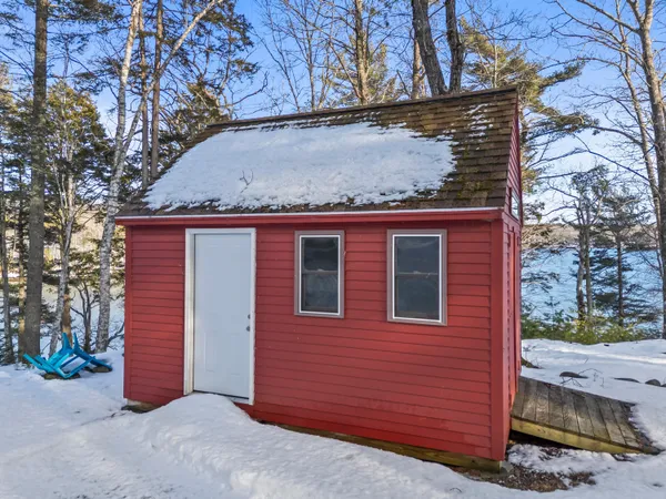 $850,000 | 208 Youngs Point Road, Wiscasset, ME 04578