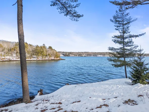 $850,000 | 208 Youngs Point Road, Wiscasset, ME 04578