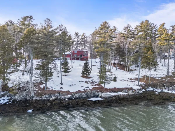 $850,000 | 208 Youngs Point Road, Wiscasset, ME 04578