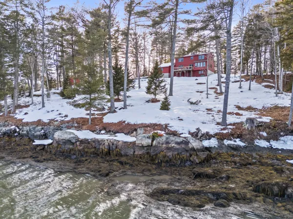 $850,000 | 208 Youngs Point Road, Wiscasset, ME 04578