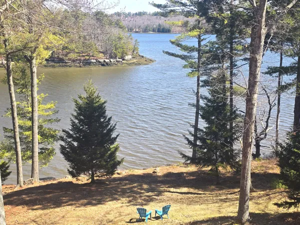$850,000 | 208 Youngs Point Road, Wiscasset, ME 04578