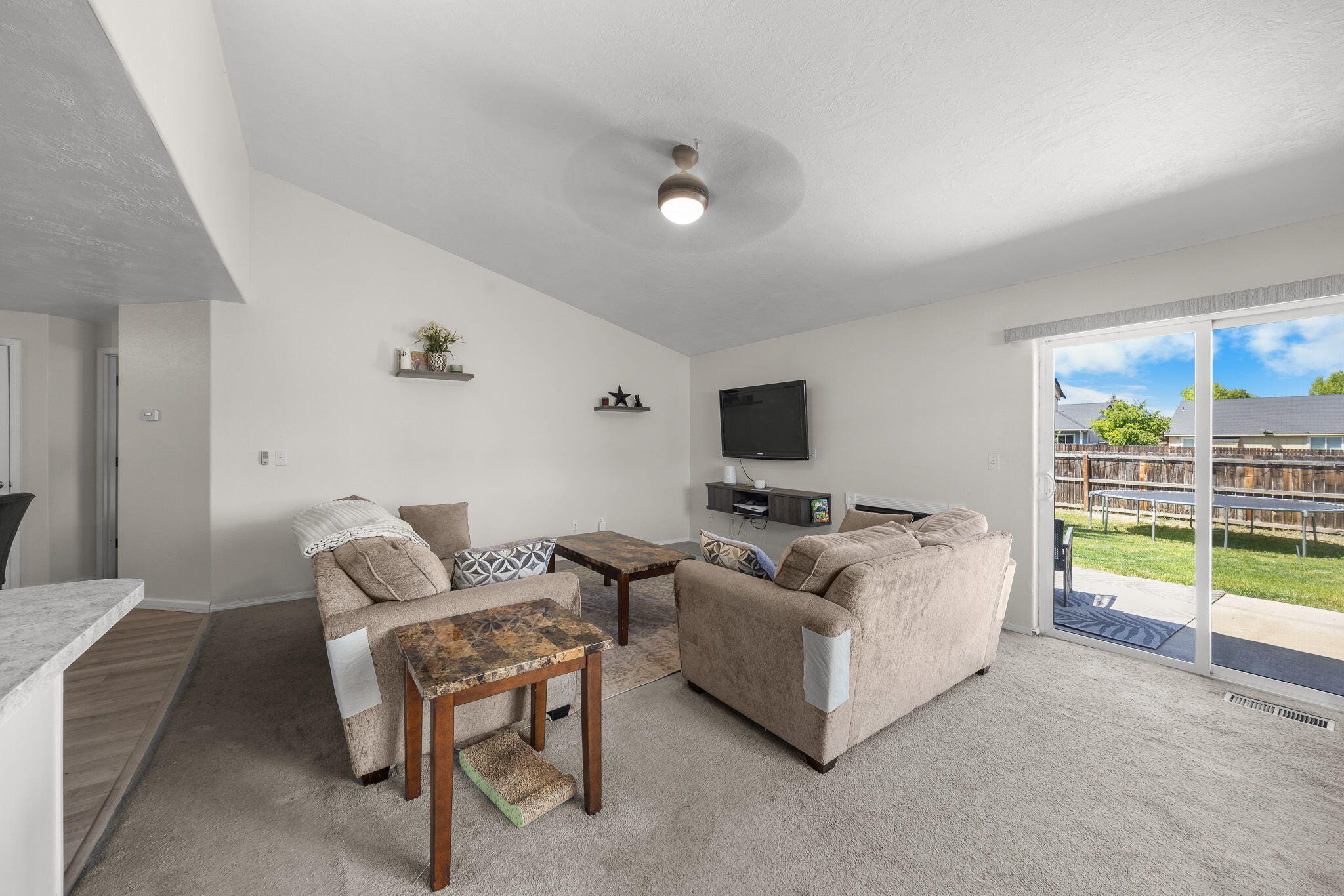 1468 Southwest 27th Street Redmond, OR 97756 - Photo 7 of 26 16-web-or-mls-_52A5357