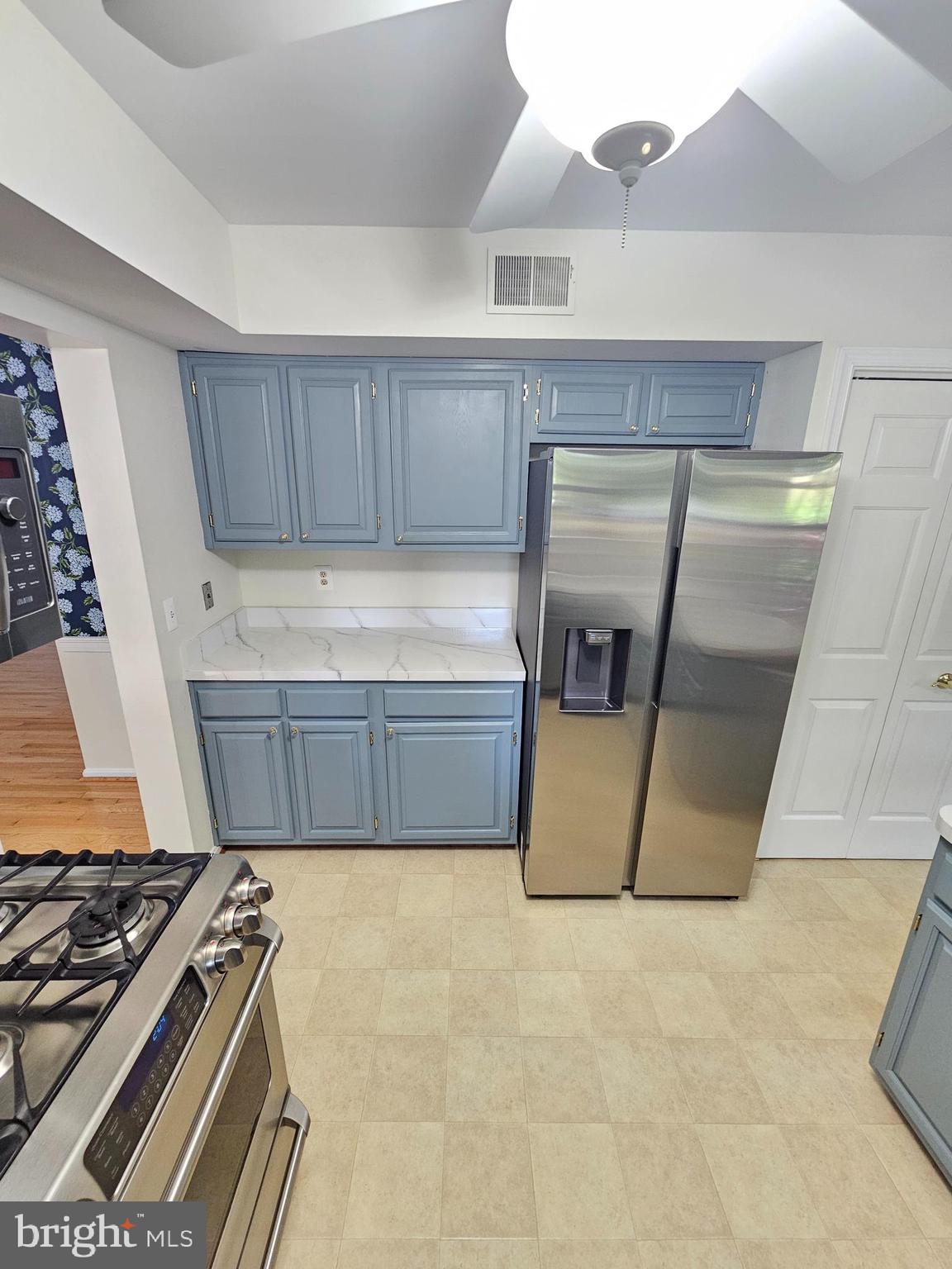 11321 Classical Lane Silver Spring, MD 20901 - Photo 18 of 66 a kitchen with granite countertop a stove and a refrigerator