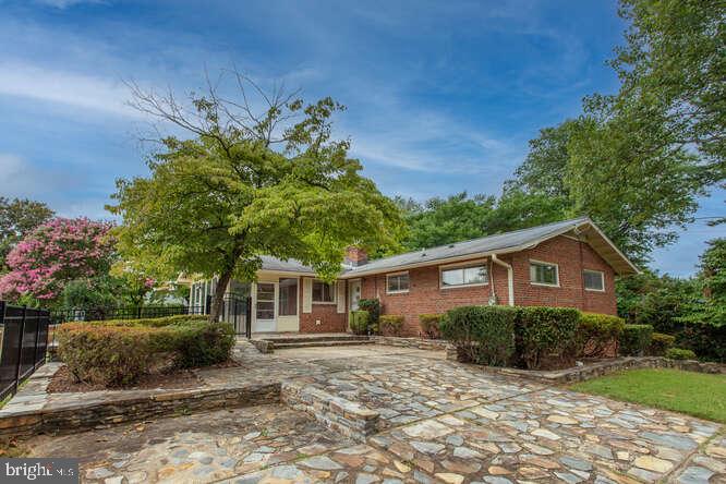 3517 Old Post Road Fairfax, VA 22030 - Photo 3 of 73