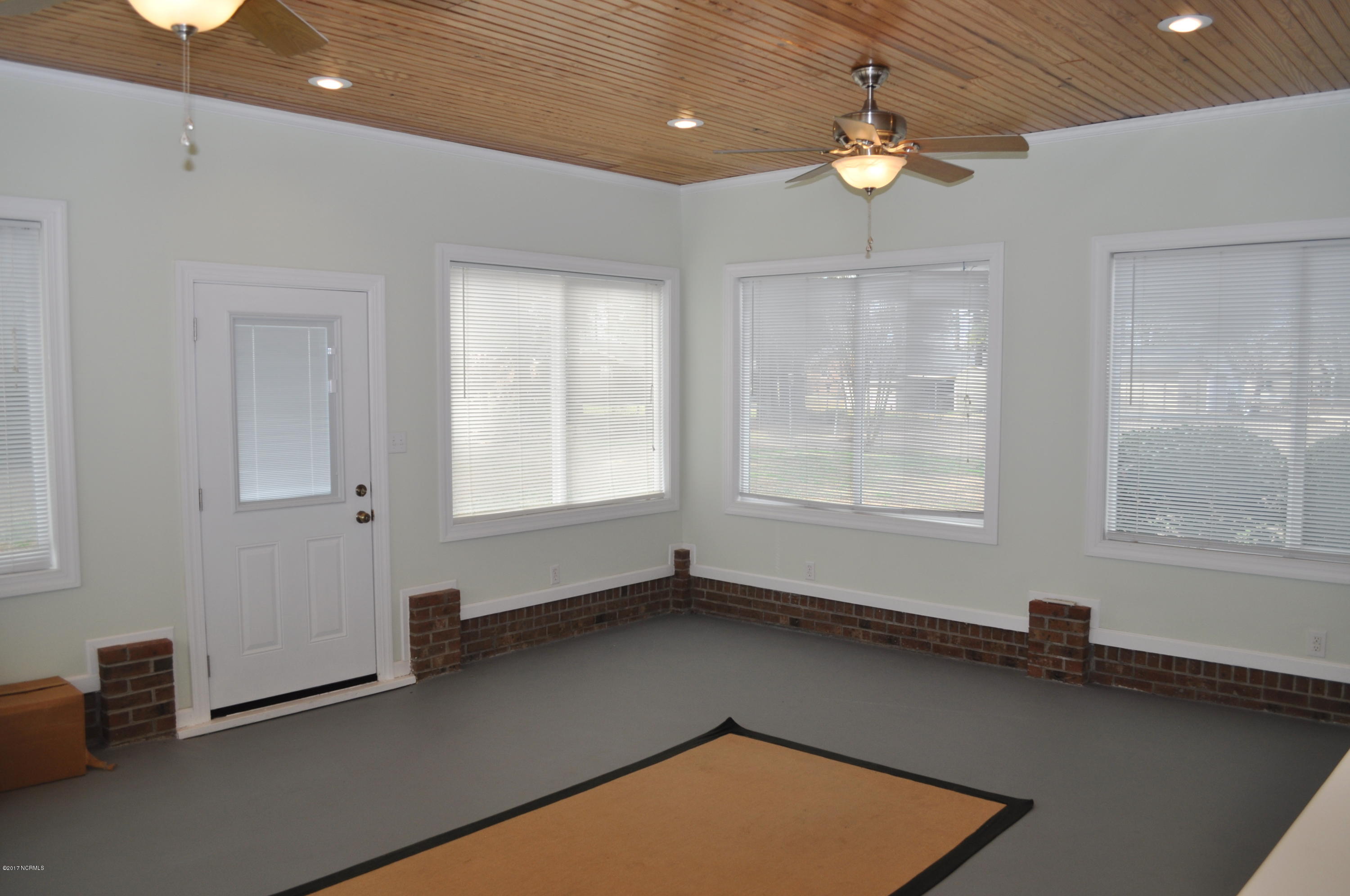 7516 Woodbridge Road Stantonsburg, NC 27883 - Photo 15 of 28 Sun Room