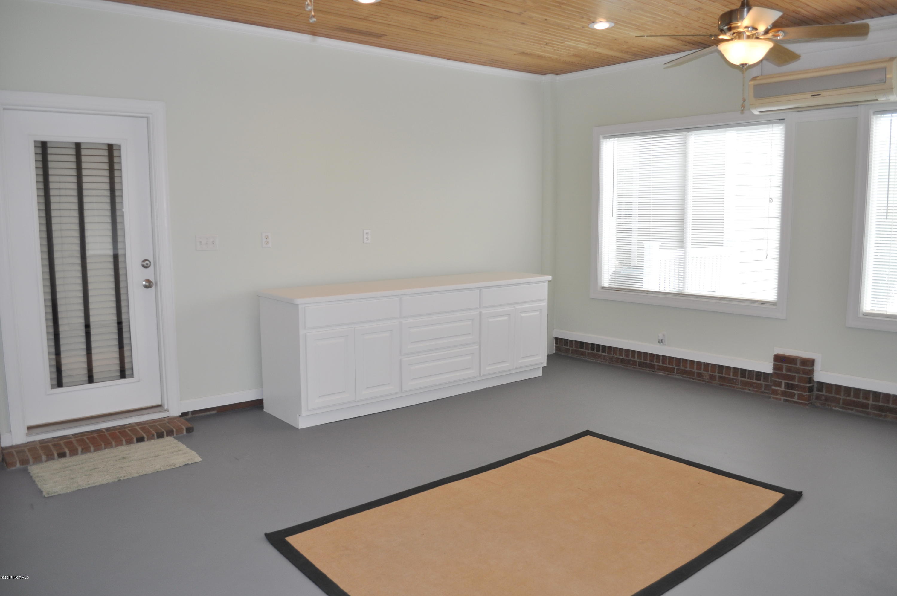 7516 Woodbridge Road Stantonsburg, NC 27883 - Photo 16 of 28 Sun Room
