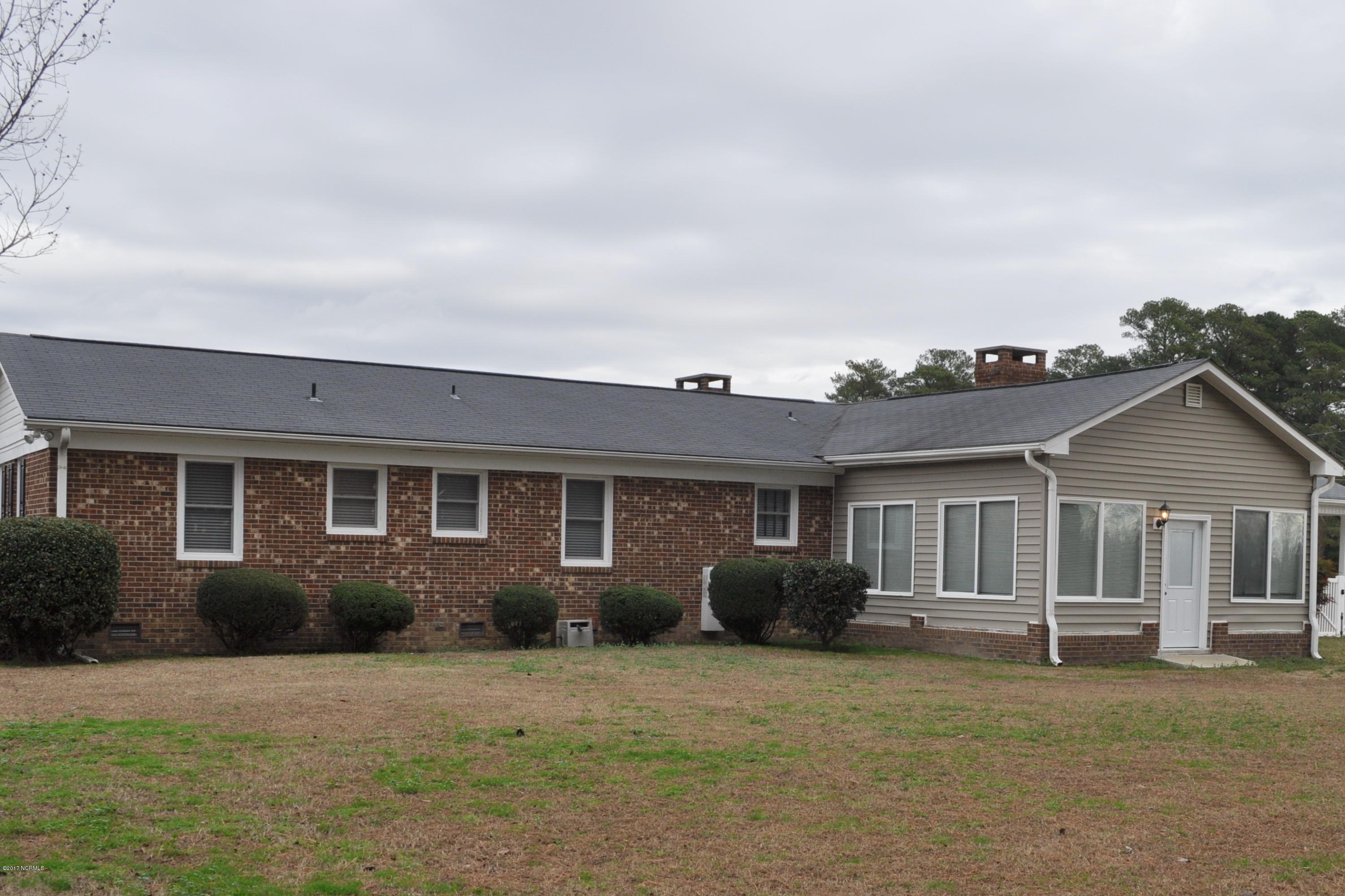 7516 Woodbridge Road Stantonsburg, NC 27883 - Photo 2 of 28 Rear View