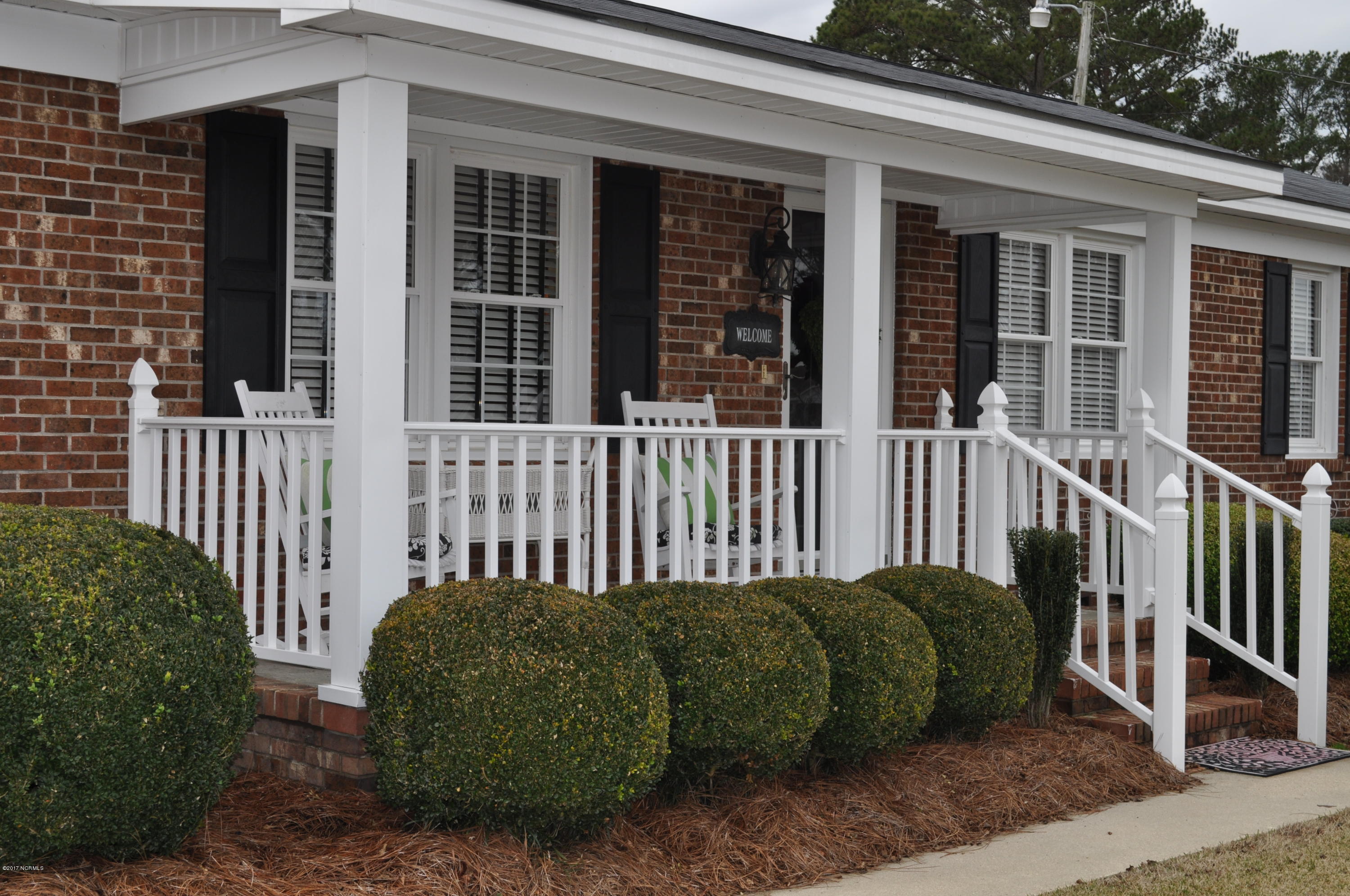 7516 Woodbridge Road Stantonsburg, NC 27883 - Photo 3 of 28 Front Porch