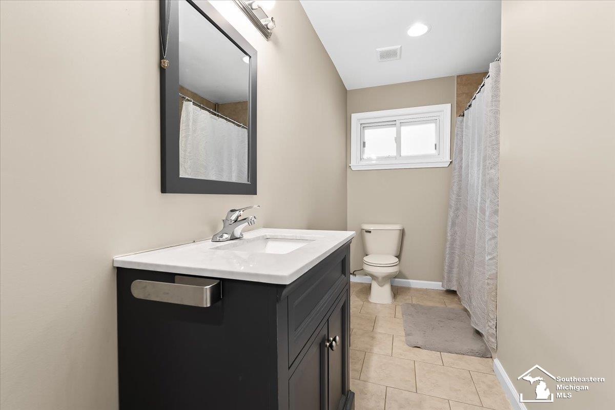 6255 Inkster Road Taylor, MI 48180 - Photo 23 of 26 Bathroom