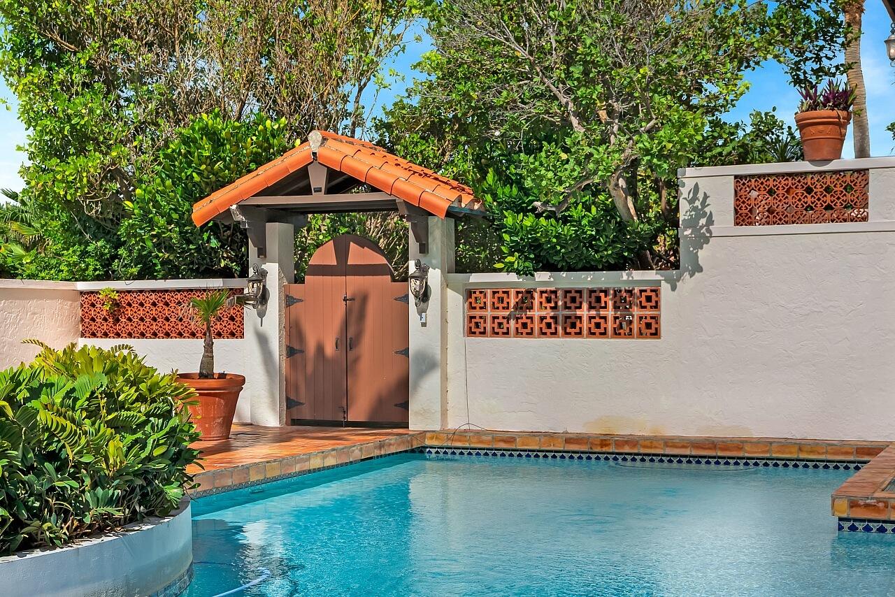 1 Ocean Lane Manalapan, FL 33462 - Photo 11 of 95 Courtyard