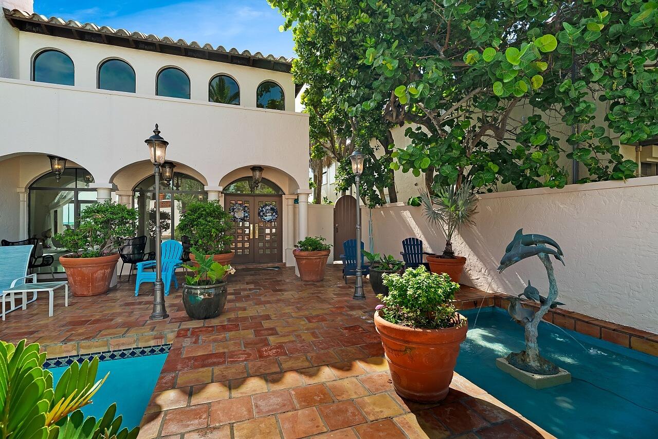 1 Ocean Lane Manalapan, FL 33462 - Photo 16 of 95 Courtyard