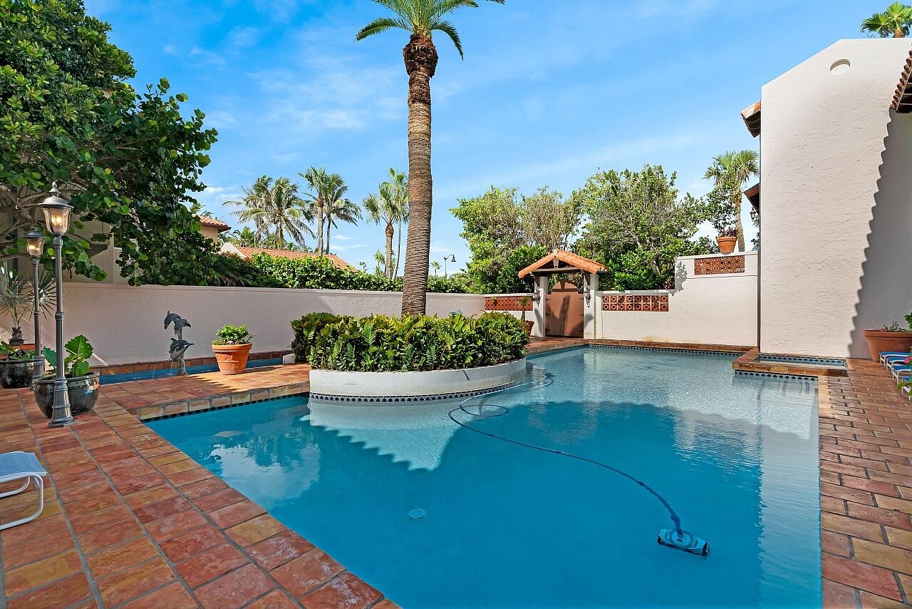 1 Ocean Lane Manalapan, FL 33462 - Photo 19 of 95 Courtyard pool