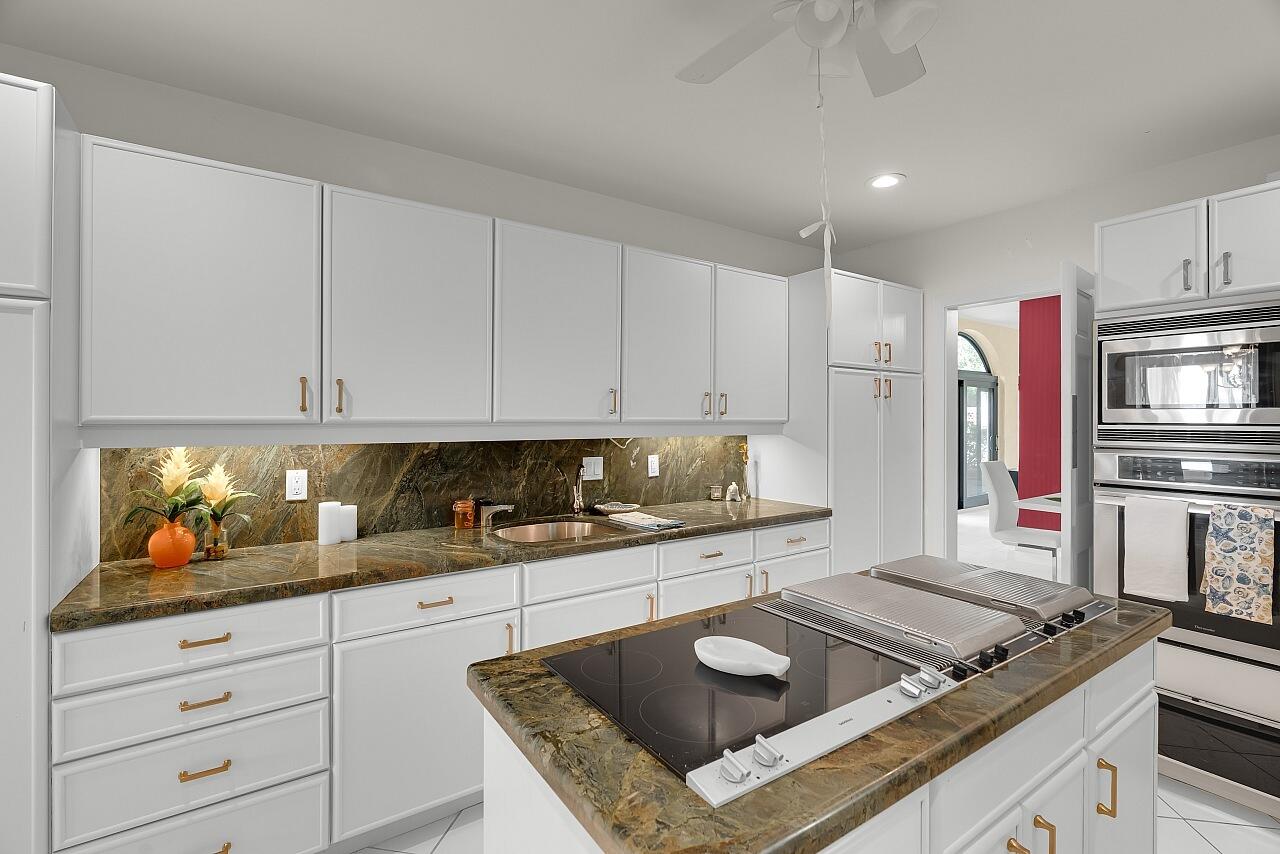 1 Ocean Lane Manalapan, FL 33462 - Photo 43 of 95 Kitchen