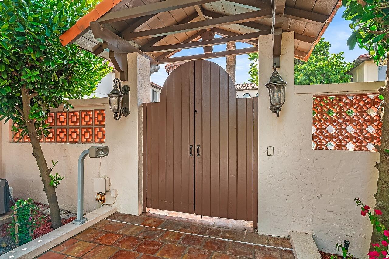 1 Ocean Lane Manalapan, FL 33462 - Photo 9 of 95 Entrance