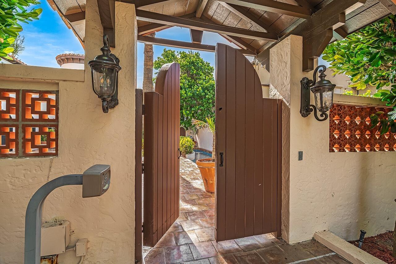 1 Ocean Lane Manalapan, FL 33462 - Photo 10 of 95 Entrance