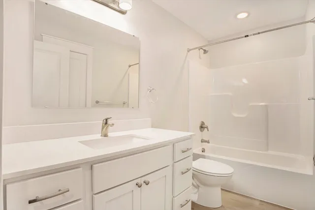 $299,900 | 2106 Sherwood Avenue, Holland, MI 49423