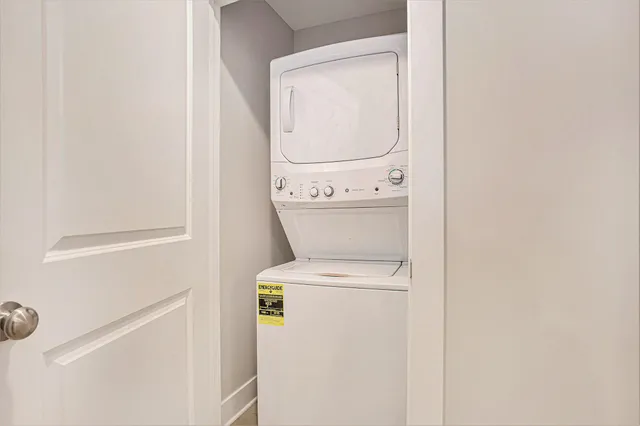 $299,900 | 2106 Sherwood Avenue, Holland, MI 49423