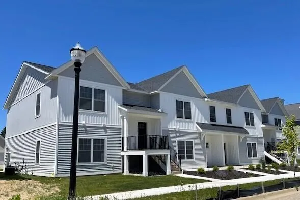 $299,900 | 2106 Sherwood Avenue, Holland, MI 49423