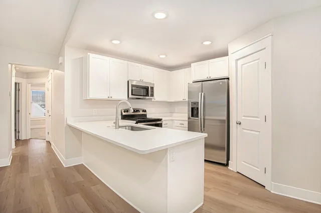 $299,900 | 2106 Sherwood Avenue, Holland, MI 49423