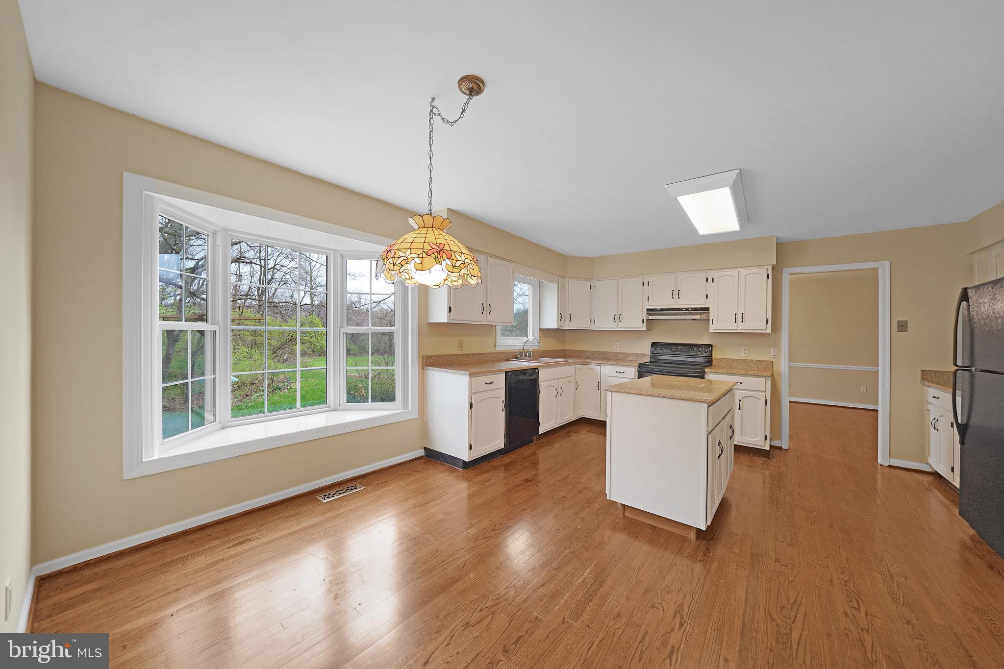824 Meadowview Road Kennett Square, PA 19348 - Photo 13 of 39 Breakfast area with sun-filled bay window