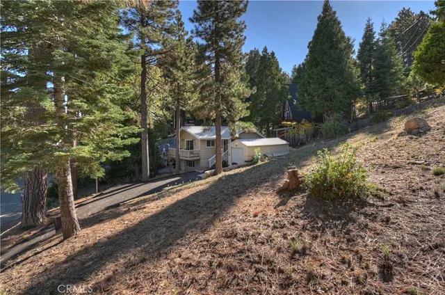 a view of a back yard with the trees