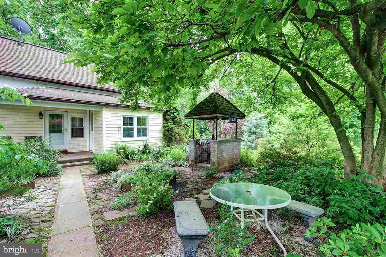 5651 Mountain Road Dover, PA 17315 - Photo 5 of 34