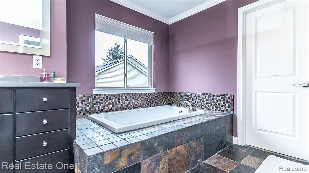 122 Woodside Road Royal Oak, MI 48073 - Photo 26 of 56 00__12.jpg