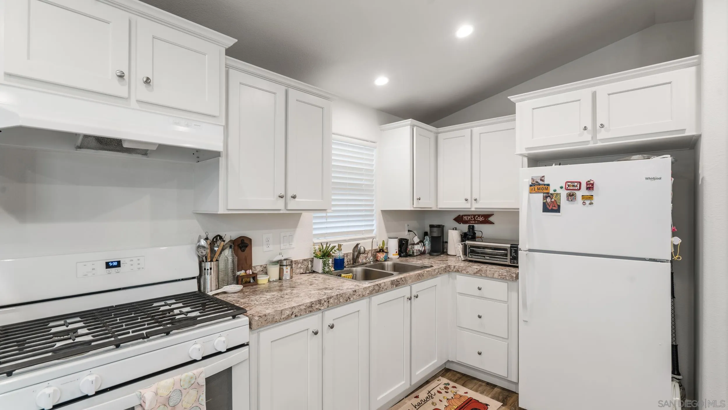 3221 Bancroft Drive, Unit 25 Spring Valley, CA 91977 - Photo 3 of 22