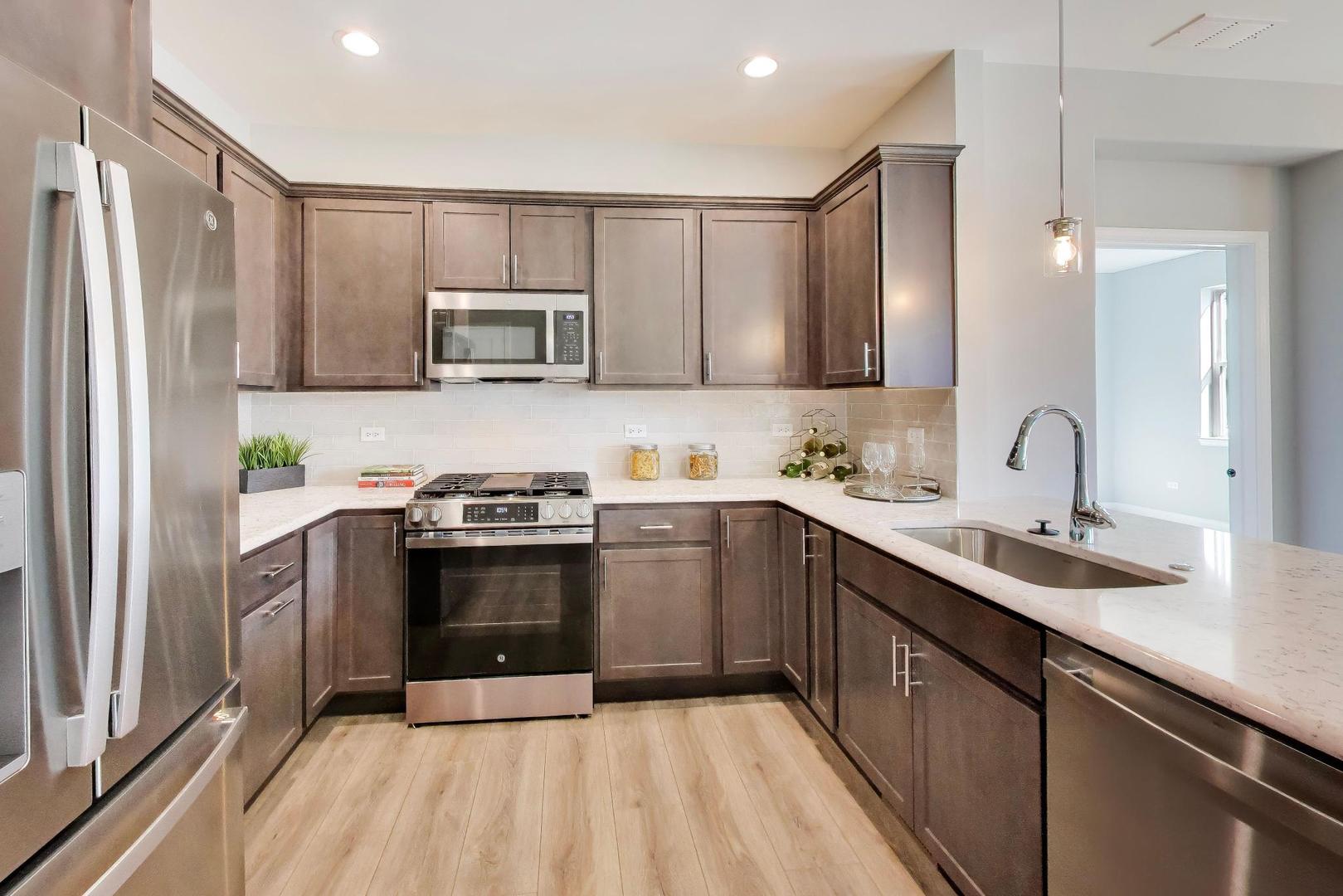 270 Masters Drive Addison, IL 60101 - Photo 8 of 29 Gallery Image 8