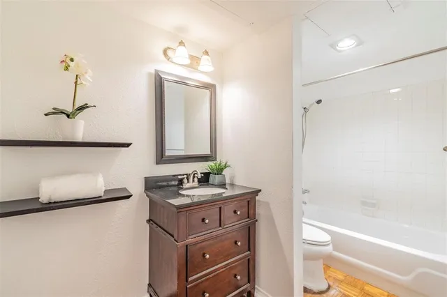 $1,750 | 10558 High Hollows Drive, Unit 243, Dallas, TX 75230