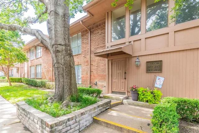 $1,750 | 10558 High Hollows Drive, Unit 243, Dallas, TX 75230